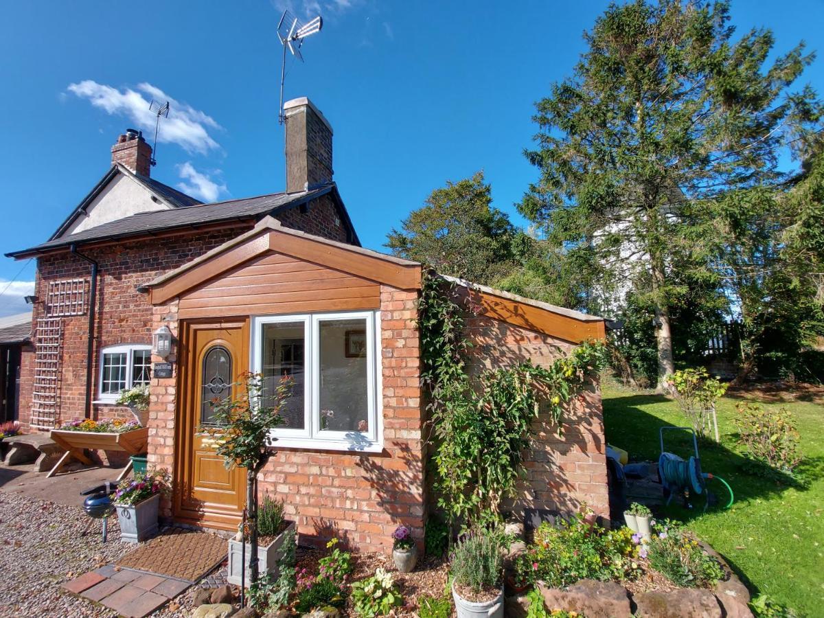 Saughall Mill Farm Cottage Chester Exterior foto